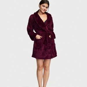 🚫sold🚫NWT VS Plush Robe. Size M/L